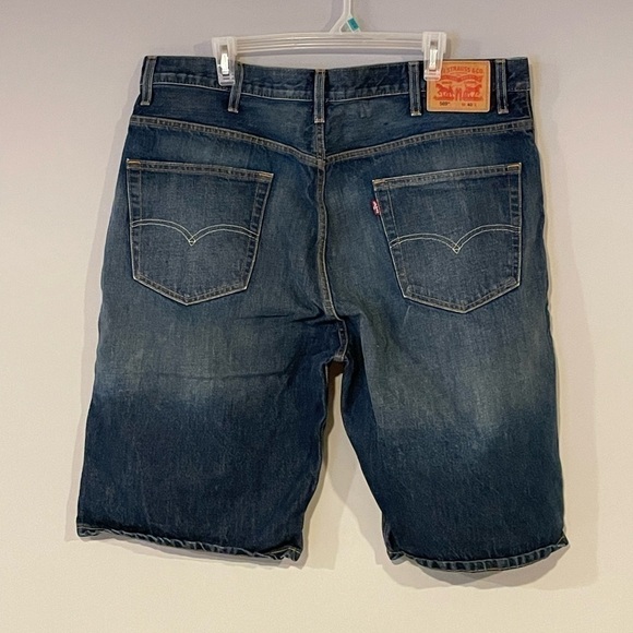 𝅺Great condition men’s size 40 Levi’s 569 shorts - Picture 2 of 5